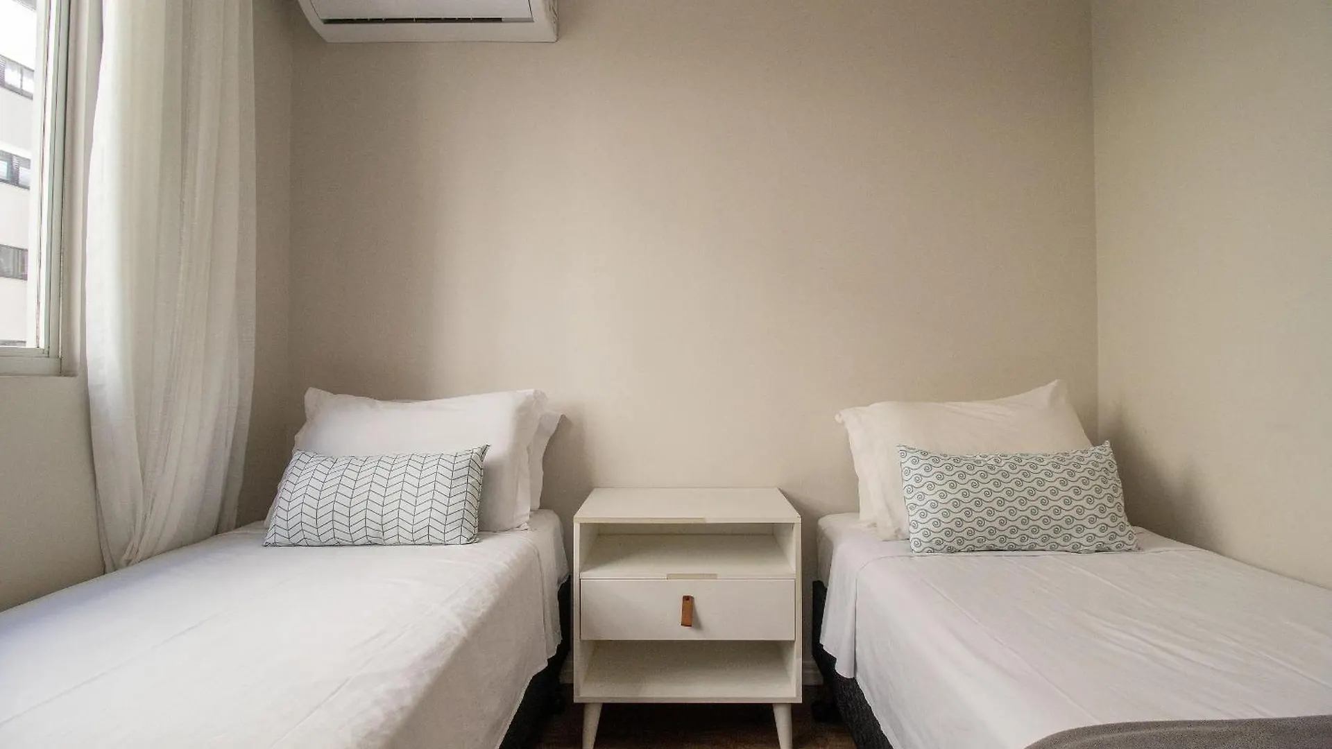 Scr64 - 2 Dorm Climatizados, Confortavel, Tv Smart Balneario Camboriu Brazil